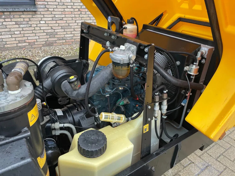 Compresor de aire Kaeser M27 Kubota 2,7 m3 / min 7 Bar 18 kW Mobiele Silent Diesel Compressor: foto 7 Compresor de aire Kaeser M27 Kubota 2,7 m3 / min 7 Bar 18 kW Mobiele Silent Diesel Compressor: foto 7