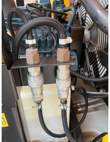 Compresor de aire Kaeser M27 Kubota 2,7 m3 / min 7 Bar 18 kW Mobiele Silent Diesel Compressor: foto 12 Compresor de aire Kaeser M27 Kubota 2,7 m3 / min 7 Bar 18 kW Mobiele Silent Diesel Compressor: foto 12