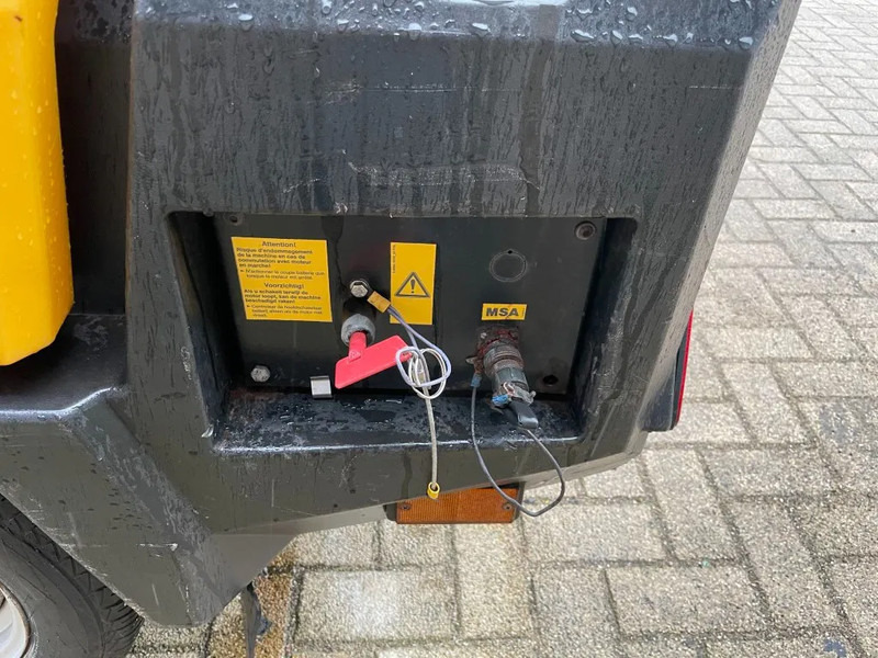 Compresor de aire Kaeser M27 Kubota 2,7 m3 / min 7 Bar 18 kW Mobiele Silent Diesel Compressor: foto 11 Compresor de aire Kaeser M27 Kubota 2,7 m3 / min 7 Bar 18 kW Mobiele Silent Diesel Compressor: foto 11