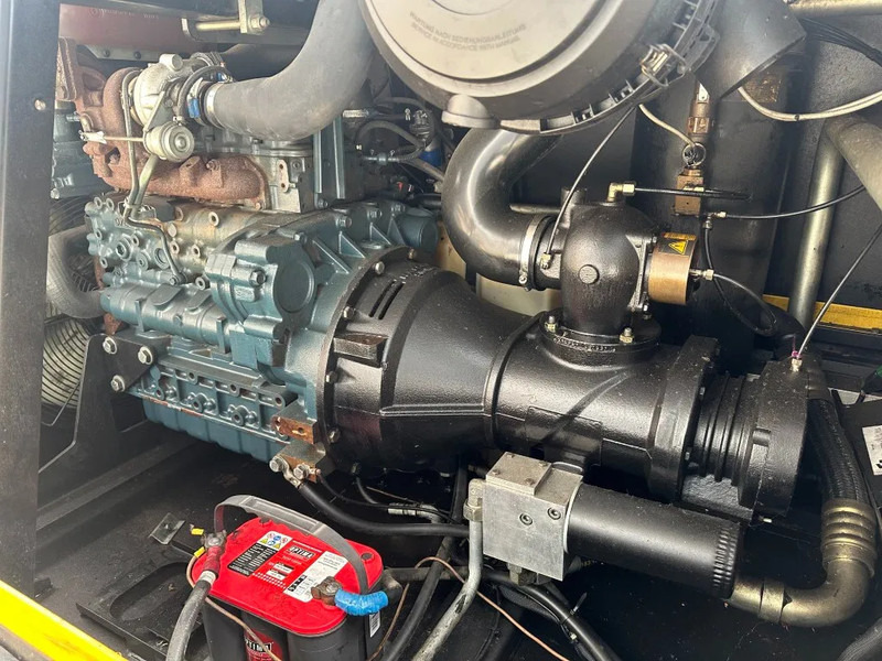 Compresor de aire Kaeser M80 Kubota 8.1 m3 / min 7 Bar 55 kW Mobiele Silent Diesel Compressor: foto 11