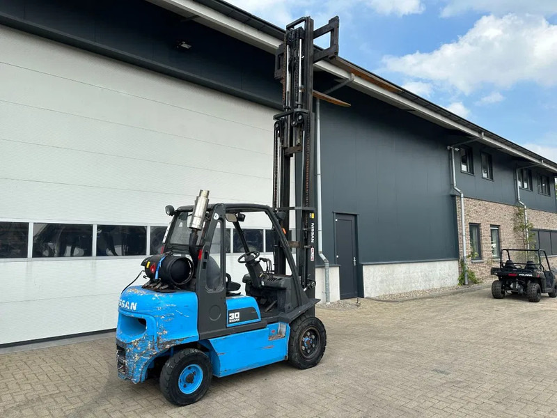 Carretilla elevadora de gas Nissan UGD02A30P0 3 ton Triplex Freelift LPG Heftruck: foto 18 Carretilla elevadora de gas Nissan UGD02A30P0 3 ton Triplex Freelift LPG Heftruck: foto 18