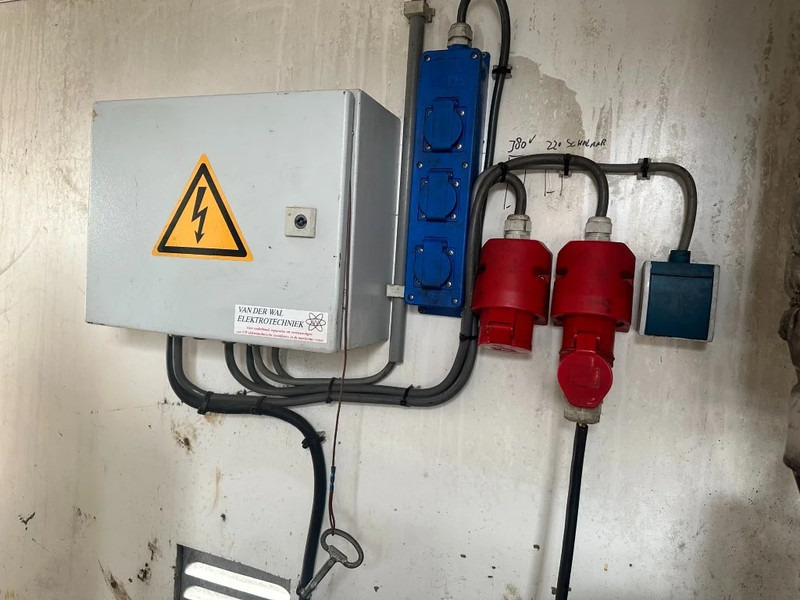 Hidrolimpiadora Perkins DIBO IBH-M 20015 Hogedruk unit 200 Bar 15 L / min Mobiele Aanhanger 12.5 kVA aggregaat: foto 13 Hidrolimpiadora Perkins DIBO IBH-M 20015 Hogedruk unit 200 Bar 15 L / min Mobiele Aanhanger 12.5 kVA aggregaat: foto 13