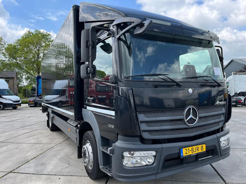 Mercedes-Benz Atego 1218 - Camión caja cerrada: foto 4 Mercedes-Benz Atego 1218 - Camión caja cerrada: foto 4
