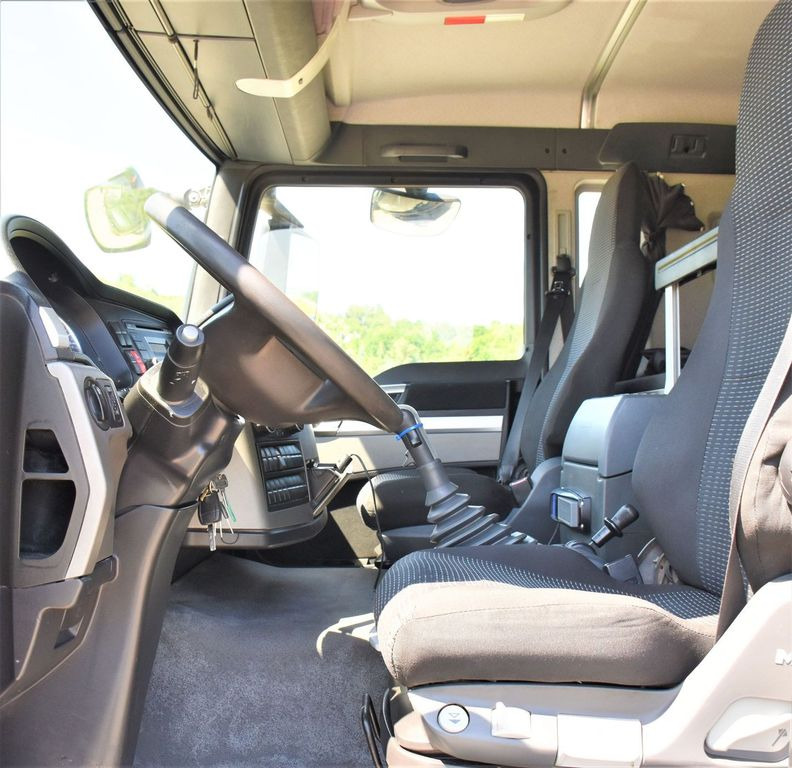 Cabeza tractora MAN TGS 18.400 Sattelzugmaschine + KRAN/FUNK: foto 9 Cabeza tractora MAN TGS 18.400 Sattelzugmaschine + KRAN/FUNK: foto 9