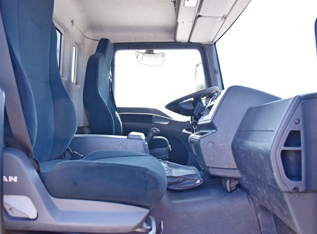 Foto del interior 1: Camión volquete, Camión grúa MAN TGL 12.220 Kipper 5,05 m + PK 8501 B *TOPZUSTAND MAN TGL 12.220 Kipper 5,05 m + PK 8501 B *TOPZUSTAND Foto del interior 1: Camión volquete, Camión grúa MAN TGL 12.220 Kipper 5,05 m + PK 8501 B *TOPZUSTAND MAN TGL 12.220 Kipper 5,05 m + PK 8501 B *TOPZUSTAND