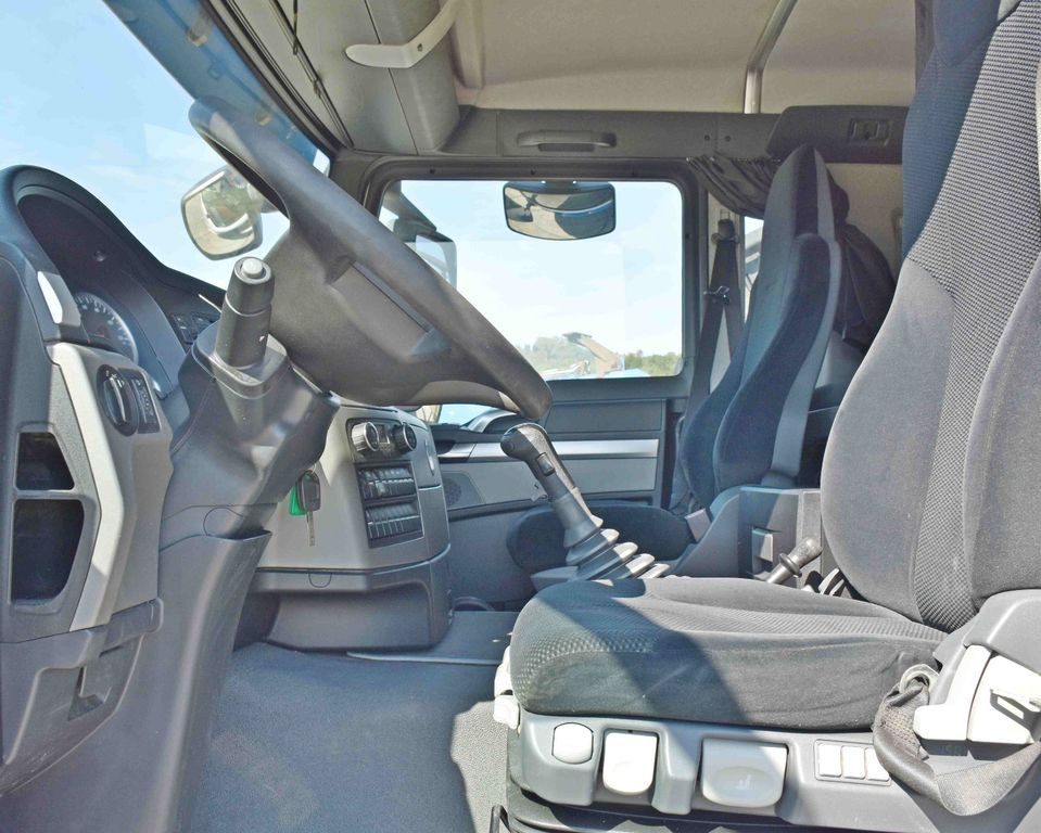 Foto del interior 1: Camión grúa MAN TGS 26.480 * PK 27002 + JIB PJ060 + FUNK / 6x4 MAN TGS 26.480 * PK 27002 + JIB PJ060 + FUNK / 6x4 Foto del interior 1: Camión grúa MAN TGS 26.480 * PK 27002 + JIB PJ060 + FUNK / 6x4 MAN TGS 26.480 * PK 27002 + JIB PJ060 + FUNK / 6x4