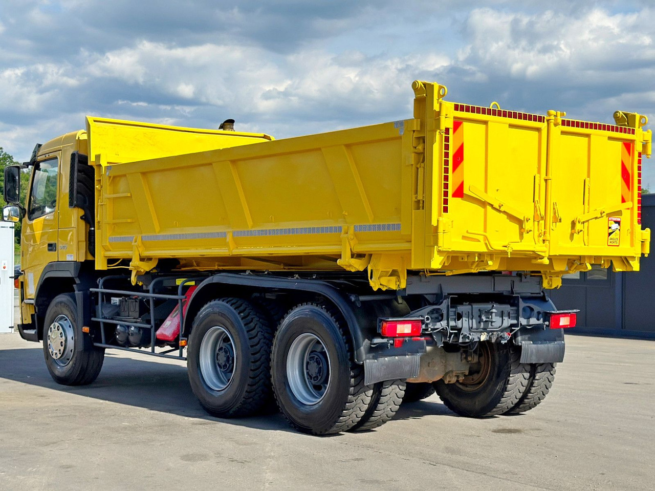 Camión volquete, Camión grúa Volvo FM 370 Kipper 6,20 m + BORDMATIC / 8x4 Volvo FM 12 340 Kipper 5,05 m + BORDMATIC / 6x4: foto 8 Camión volquete, Camión grúa Volvo FM 370 Kipper 6,20 m + BORDMATIC / 8x4 Volvo FM 12 340 Kipper 5,05 m + BORDMATIC / 6x4: foto 8