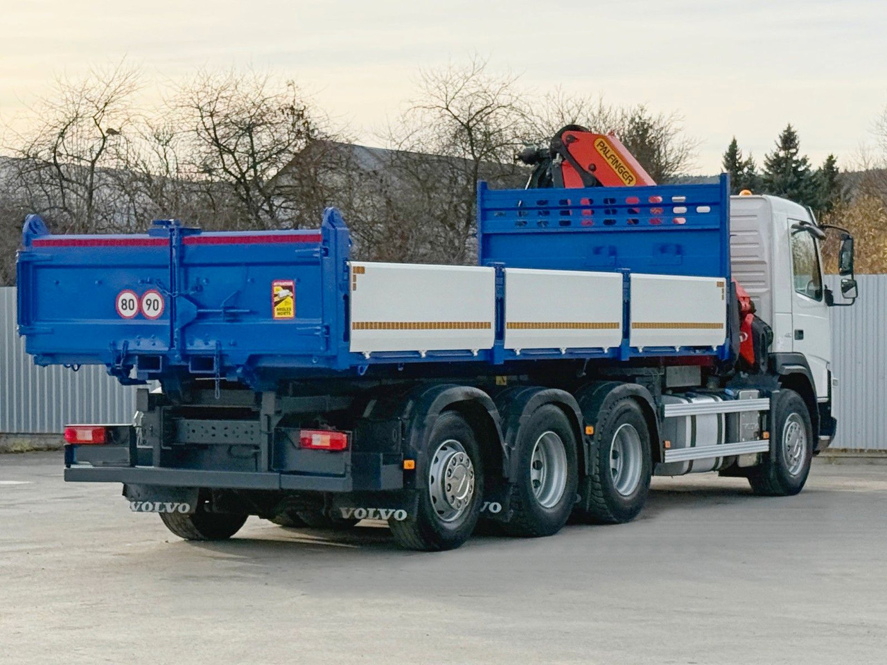 Camión volquete Volvo FMX 460 Kipper 6,40m + PALFINGER PK 18002 EH D: foto 7 Camión volquete Volvo FMX 460 Kipper 6,40m + PALFINGER PK 18002 EH D: foto 7