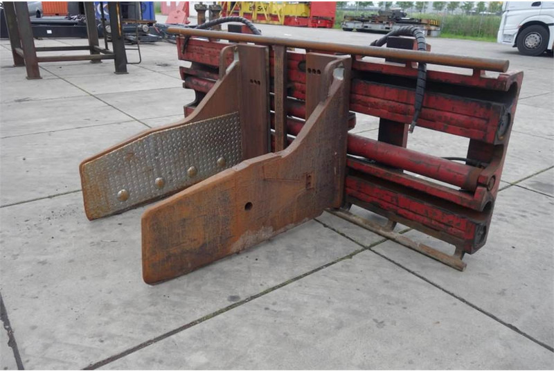 BOLZONI AURAMO P-1000LSE Bale Clamp - Implemento para Equipo de manutención: foto 2 BOLZONI AURAMO P-1000LSE Bale Clamp - Implemento para Equipo de manutención: foto 2