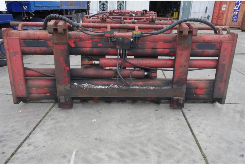 BOLZONI AURAMO P-1000LSE Bale Clamp - Implemento para Equipo de manutención: foto 4 BOLZONI AURAMO P-1000LSE Bale Clamp - Implemento para Equipo de manutención: foto 4