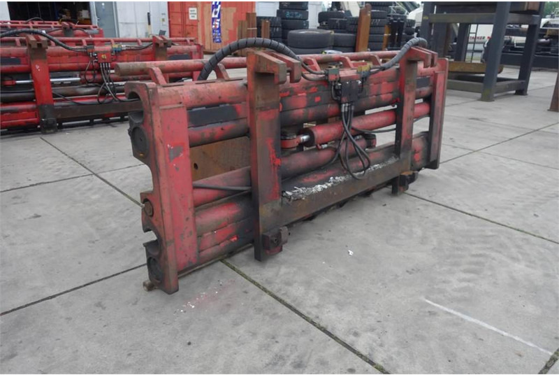 BOLZONI AURAMO P-1000LSE Bale Clamp - Implemento para Equipo de manutención: foto 3 BOLZONI AURAMO P-1000LSE Bale Clamp - Implemento para Equipo de manutención: foto 3