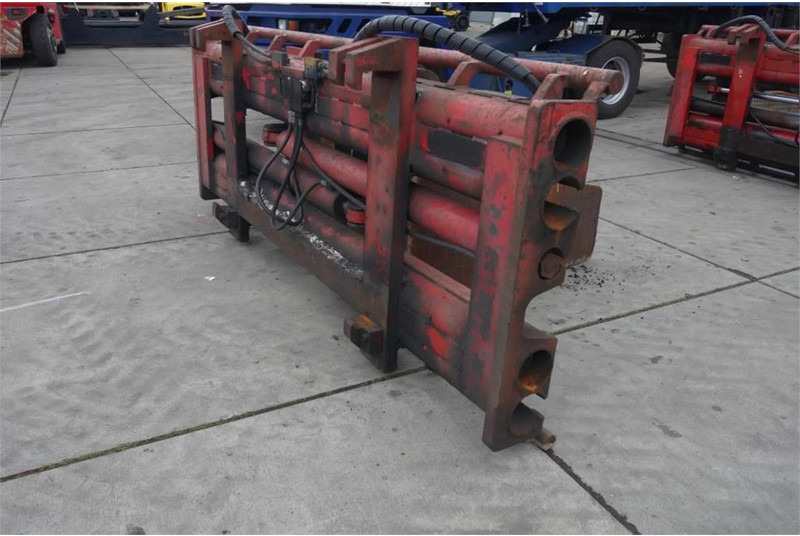 BOLZONI AURAMO P-1000LSE Bale Clamp - Implemento para Equipo de manutención: foto 5 BOLZONI AURAMO P-1000LSE Bale Clamp - Implemento para Equipo de manutención: foto 5