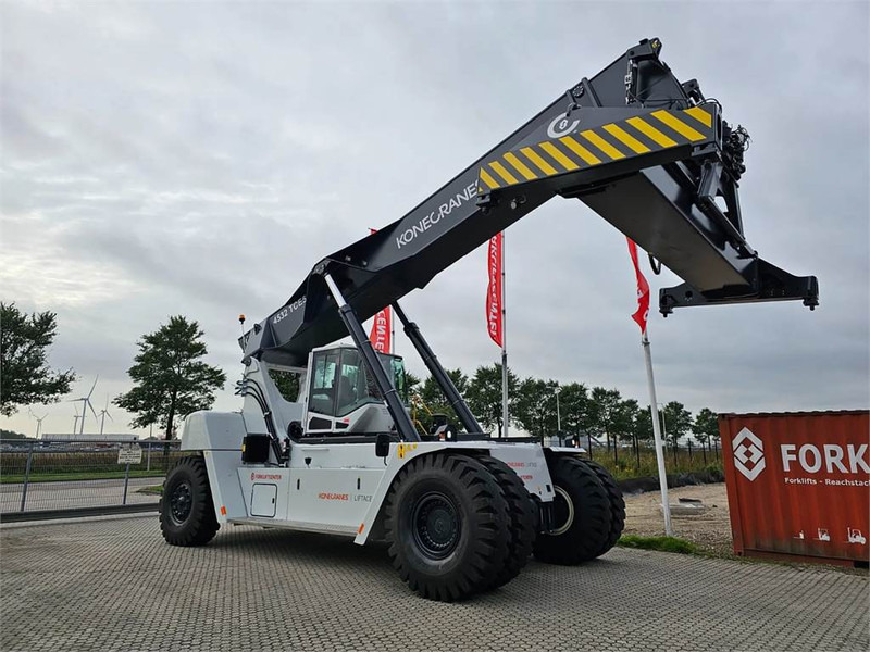 KONECRANES LIFTACE 4532 TCE5 - Reach stacker: foto 3 KONECRANES LIFTACE 4532 TCE5 - Reach stacker: foto 3
