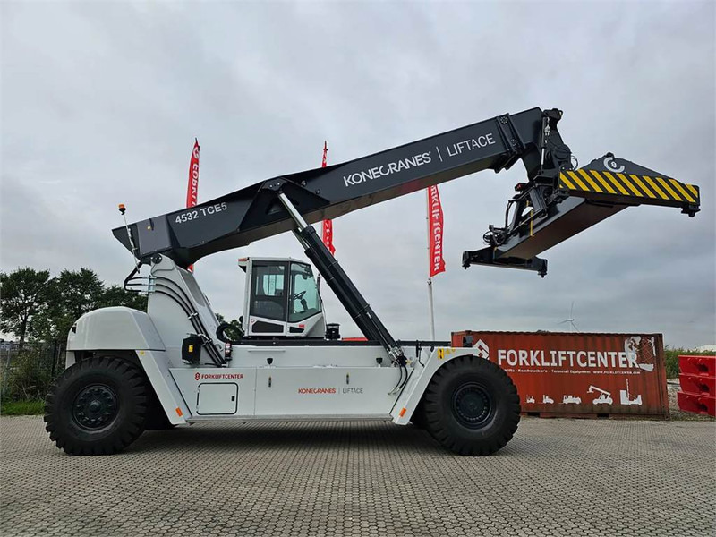 KONECRANES LIFTACE 4532 TCE5 - Reach stacker: foto 1 KONECRANES LIFTACE 4532 TCE5 - Reach stacker: foto 1