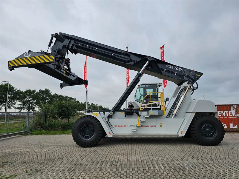 KONECRANES LIFTACE 4532 TCE5 - Reach stacker: foto 2 KONECRANES LIFTACE 4532 TCE5 - Reach stacker: foto 2