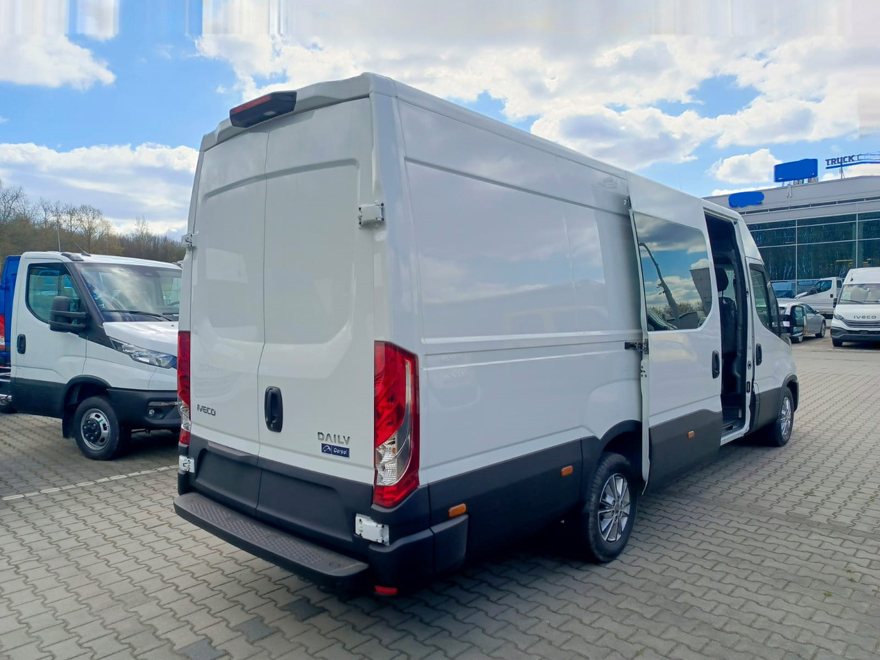 IVECO Daily 35 180 7-Sitzer - Furgoneta de pasajeros, Furgoneta combi: foto 4 IVECO Daily 35 180 7-Sitzer - Furgoneta de pasajeros, Furgoneta combi: foto 4