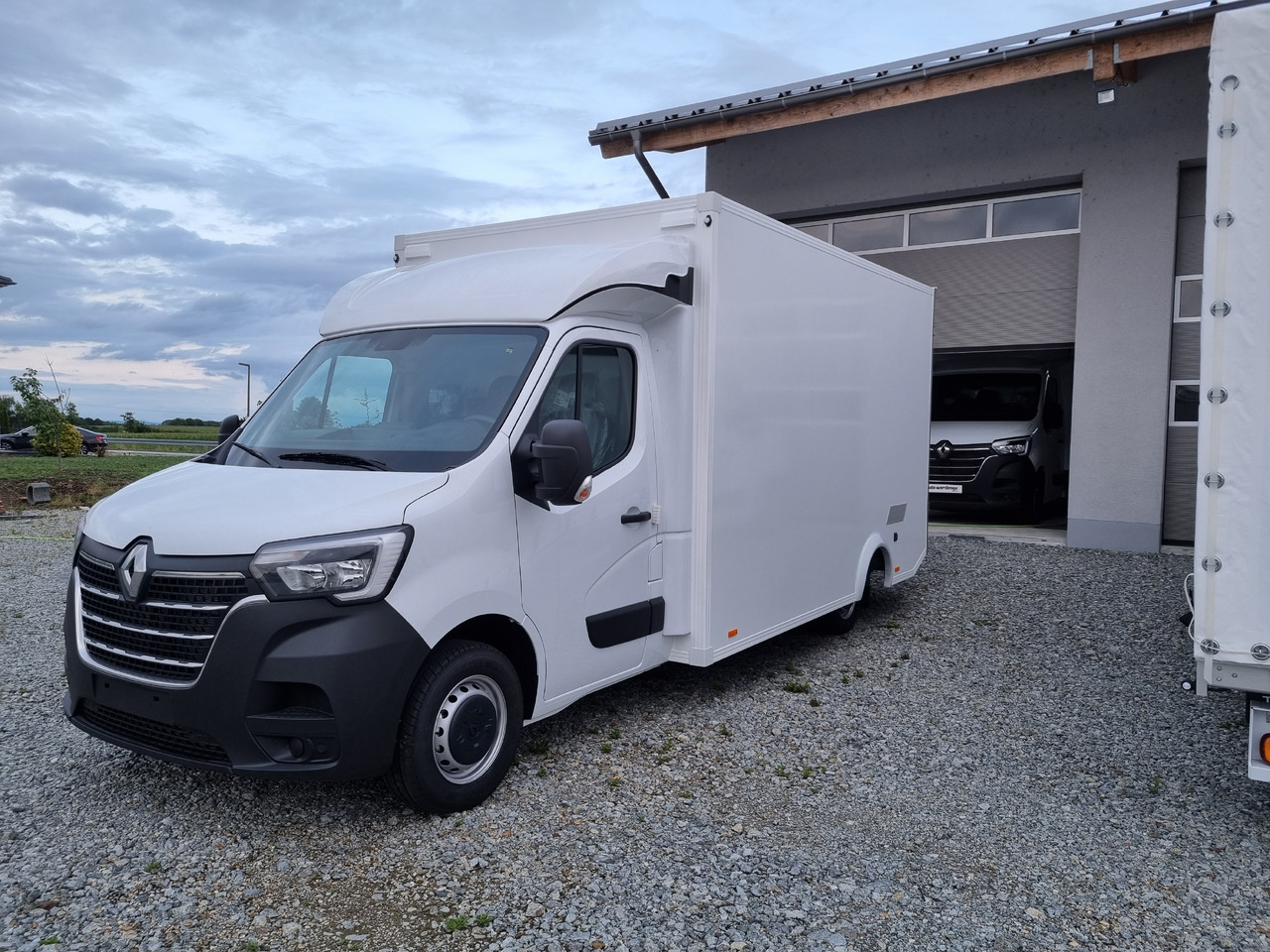 Renault Master 165 Koffer Platform Tiefrahmen - Furgoneta caja cerrada: foto 4 Renault Master 165 Koffer Platform Tiefrahmen - Furgoneta caja cerrada: foto 4