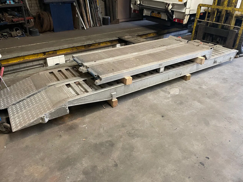 Kässbohrer Oprijplaaten - Semirremolque góndola rebajadas: foto 1 Kässbohrer Oprijplaaten - Semirremolque góndola rebajadas: foto 1