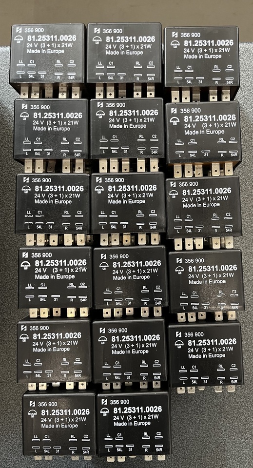 FLASHING-WIPING PULSE UNIT MAN F90,F2000 - Sistema eléctrico para Camión: foto 4 FLASHING-WIPING PULSE UNIT MAN F90,F2000 - Sistema eléctrico para Camión: foto 4