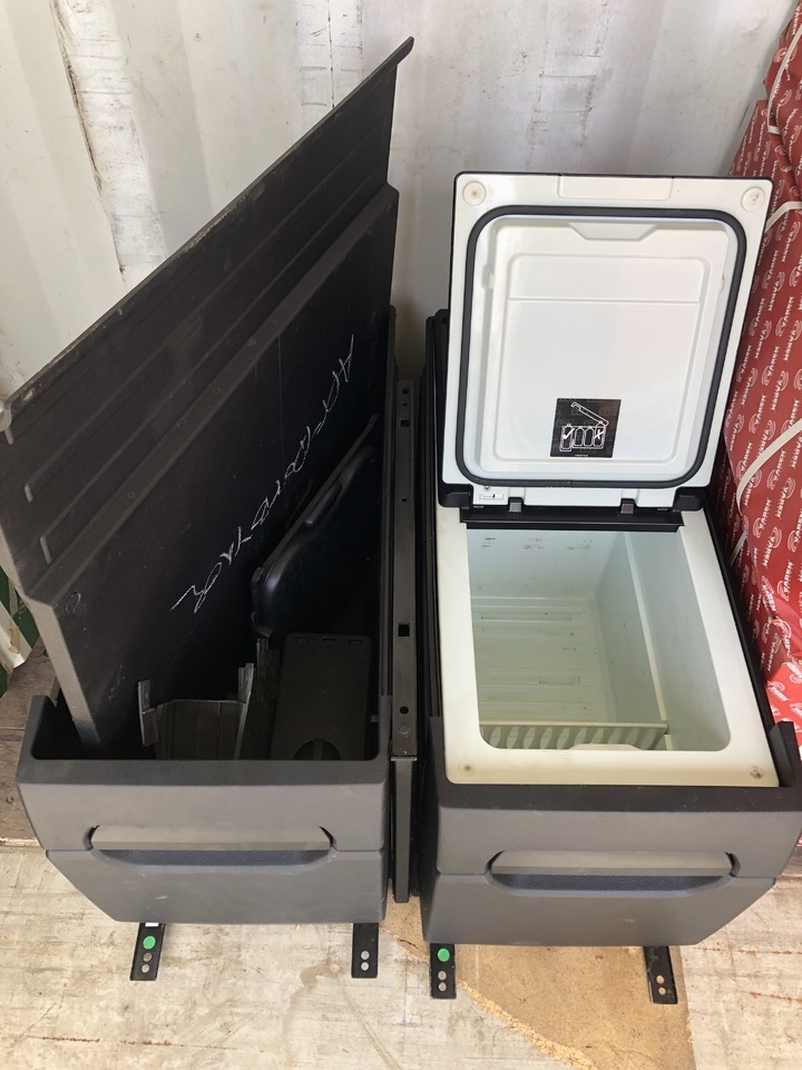 REFRIGERATOR BOX ACTROS MP4 - Pieza universal para Camión: foto 1 REFRIGERATOR BOX ACTROS MP4 - Pieza universal para Camión: foto 1