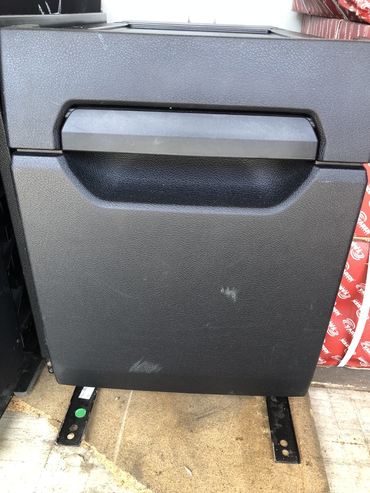 REFRIGERATOR BOX ACTROS MP4 - Pieza universal para Camión: foto 4 REFRIGERATOR BOX ACTROS MP4 - Pieza universal para Camión: foto 4