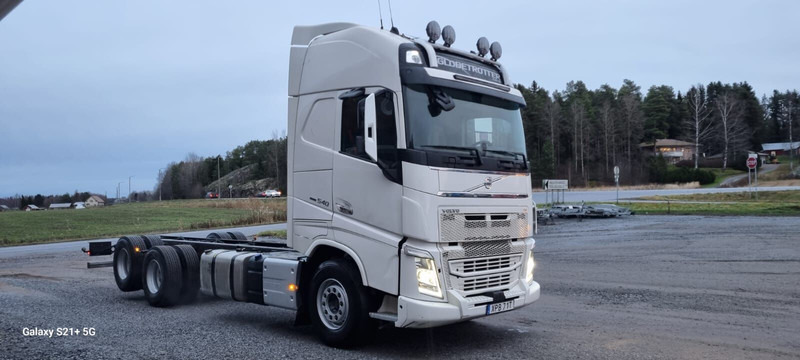 Volvo FH540 6x4 Globe XL - Camión chasis: foto 2 Volvo FH540 6x4 Globe XL - Camión chasis: foto 2
