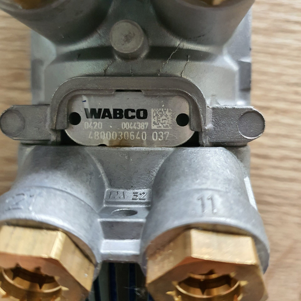 DAF Foot brake valve 2136030 - Válvula de freno para Camión: foto 4 DAF Foot brake valve 2136030 - Válvula de freno para Camión: foto 4