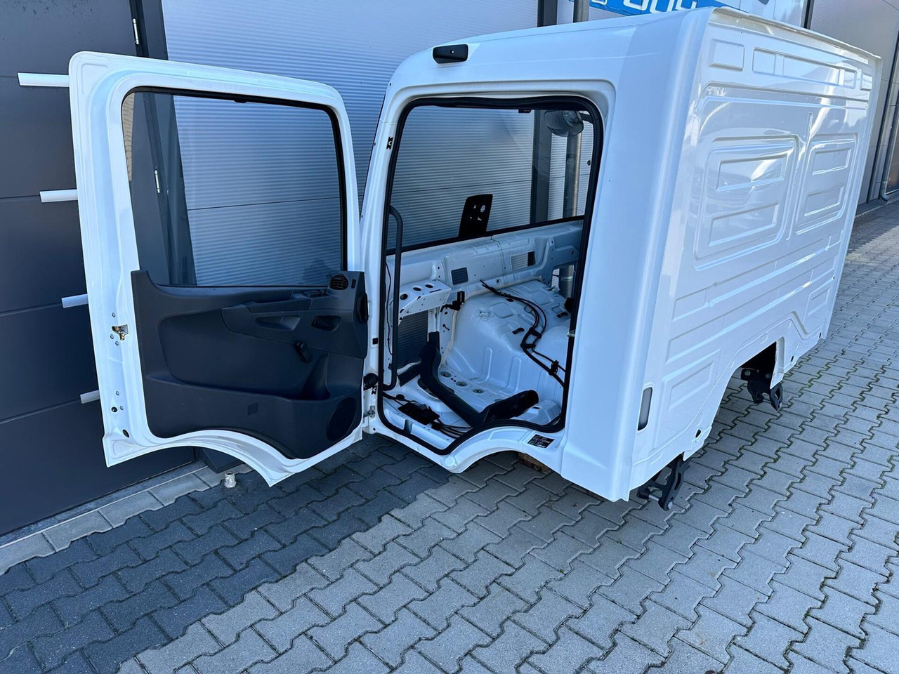 MB ATEGO CABINE EURO 6 TUNEL VOOR 6 CYL.MOTOR ALLEEN FRAME 000074B - Cabina para Camión: foto 1 MB ATEGO CABINE EURO 6 TUNEL VOOR 6 CYL.MOTOR ALLEEN FRAME 000074B - Cabina para Camión: foto 1