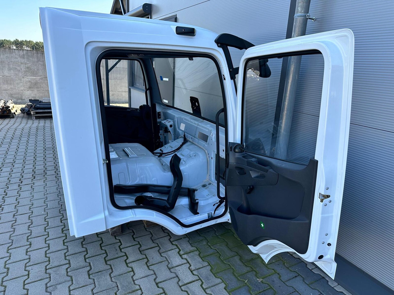 MB ATEGO CABINE EURO 6 TUNEL VOOR 6 CYL.MOTOR ALLEEN FRAME 000074B - Cabina para Camión: foto 2 MB ATEGO CABINE EURO 6 TUNEL VOOR 6 CYL.MOTOR ALLEEN FRAME 000074B - Cabina para Camión: foto 2