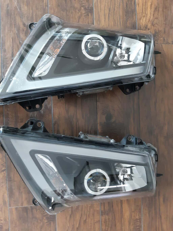 VOLVO FH4 XENON KOPLAMP RE 21221145U/LI 21221146U FH16 LOOK - Faro delantero para Camión: foto 1 VOLVO FH4 XENON KOPLAMP RE 21221145U/LI 21221146U FH16 LOOK - Faro delantero para Camión: foto 1