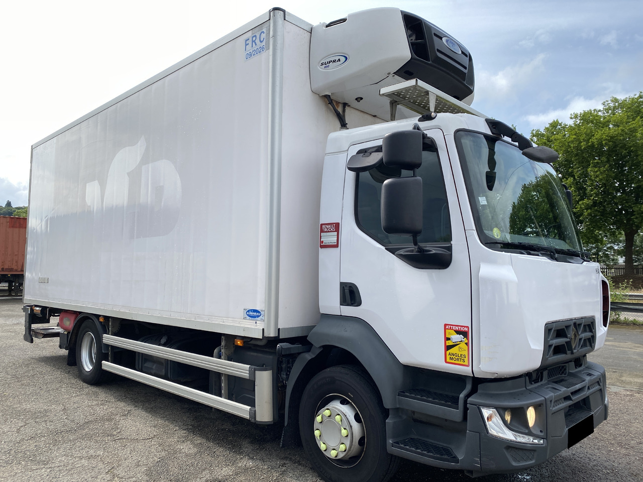 RENAULT D16 - Camión frigorífico: foto 1 RENAULT D16 - Camión frigorífico: foto 1