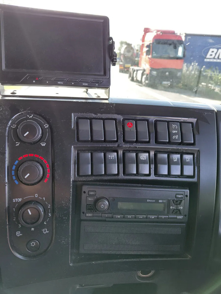 2019 Renault D 18T - Camión caja cerrada: foto 2 2019 Renault D 18T - Camión caja cerrada: foto 2