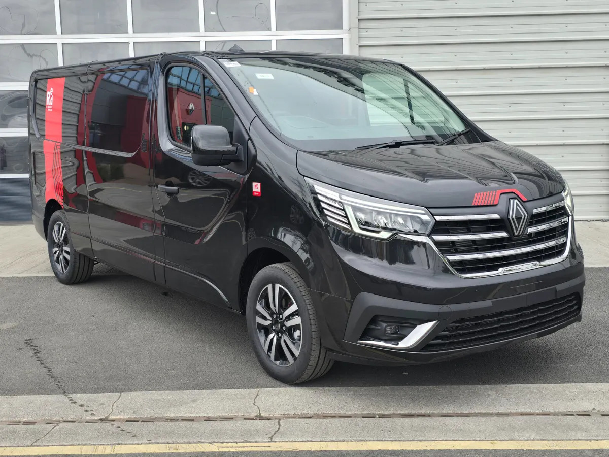 NEW Renault Trafic Exclusive 170BHP/150BHP Manual Black - Furgón: foto 1 NEW Renault Trafic Exclusive 170BHP/150BHP Manual Black - Furgón: foto 1