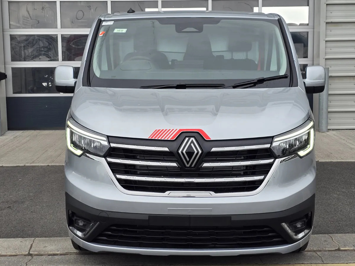 NEW Renault Trafic Exclusive 170BHP/150BHP Manual Silver - Furgón: foto 4 NEW Renault Trafic Exclusive 170BHP/150BHP Manual Silver - Furgón: foto 4