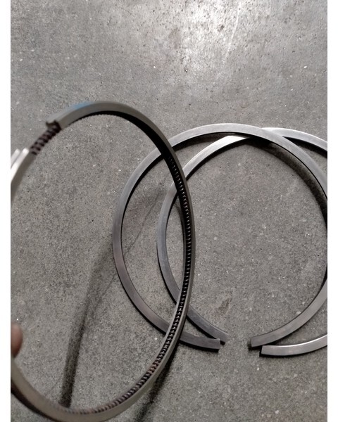 Case zuigerveren set - Pistones/ Anillos/ Bujes para Maquinaria agrícola: foto 2 Case zuigerveren set - Pistones/ Anillos/ Bujes para Maquinaria agrícola: foto 2