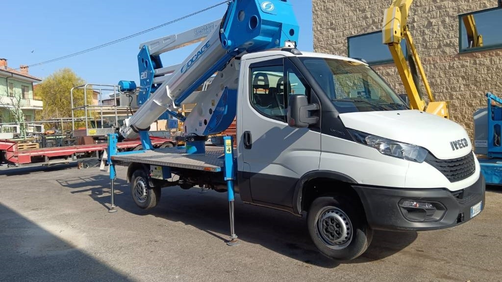 Socage 20d  - Camión con plataforma elevadora: foto 1 Socage 20d  - Camión con plataforma elevadora: foto 1