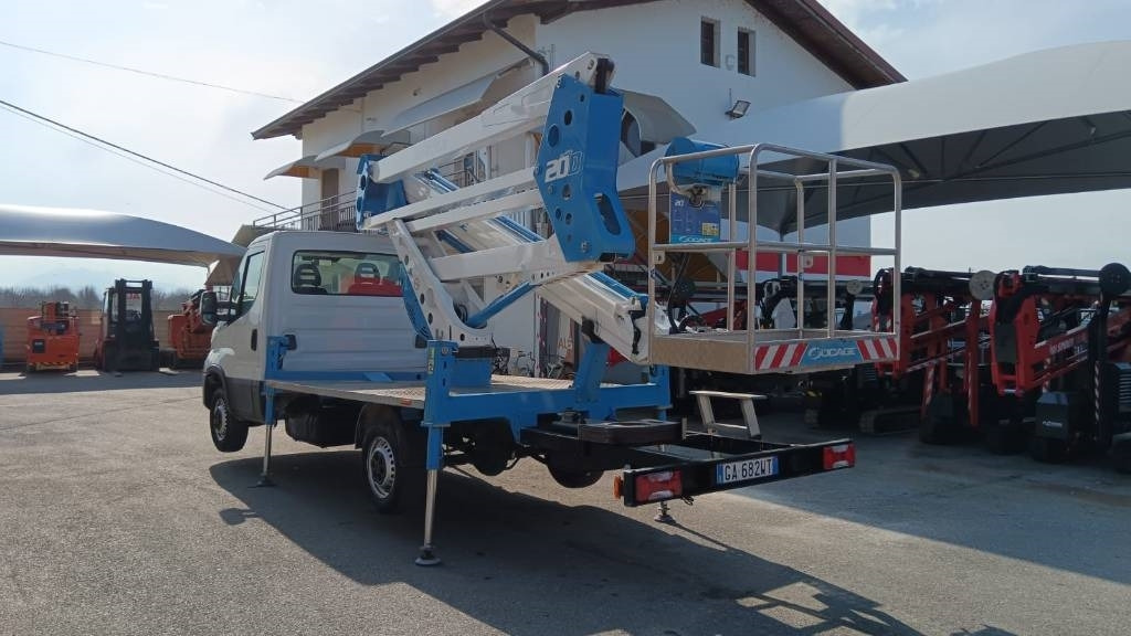 Socage 20d  - Camión con plataforma elevadora: foto 4 Socage 20d  - Camión con plataforma elevadora: foto 4