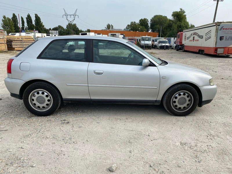 Audi A3 1,6 i - personal car - Hatchback: foto 4 Audi A3 1,6 i - personal car - Hatchback: foto 4