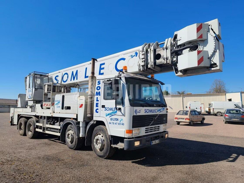 Volvo FL12 - Mounted boom lift truck - Camión, Camión grúa: foto 2 Volvo FL12 - Mounted boom lift truck - Camión, Camión grúa: foto 2