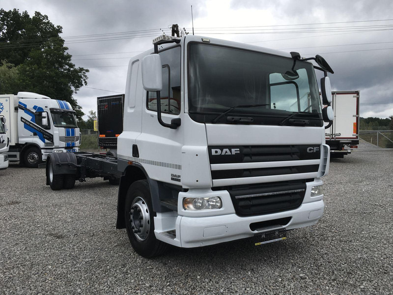 DAF CF 65.220 - Camión chasis: foto 2 DAF CF 65.220 - Camión chasis: foto 2