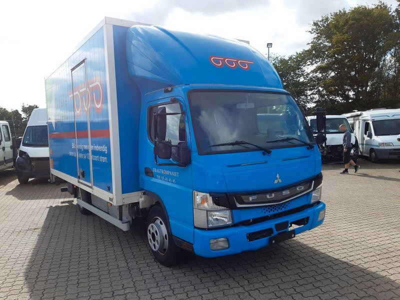FUSO E CANTER 7C18 E 4X2 - Camión caja cerrada: foto 1 FUSO E CANTER 7C18 E 4X2 - Camión caja cerrada: foto 1