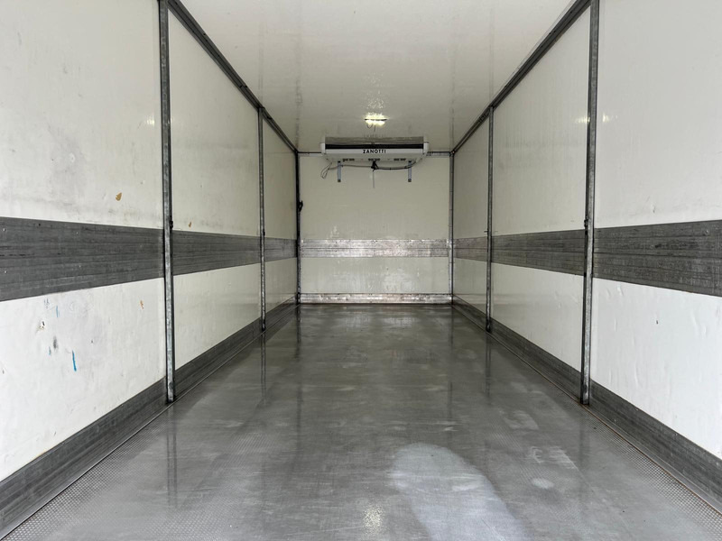 Camión frigorífico Iveco D 18 250 DTI 18T REFRIGERATOR + LIFT: foto 8 Camión frigorífico Iveco D 18 250 DTI 18T REFRIGERATOR + LIFT: foto 8