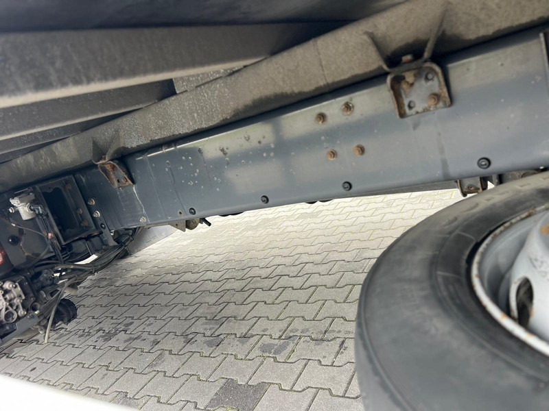 Camión frigorífico Iveco D 18 250 DTI 18T REFRIGERATOR + LIFT: foto 11 Camión frigorífico Iveco D 18 250 DTI 18T REFRIGERATOR + LIFT: foto 11