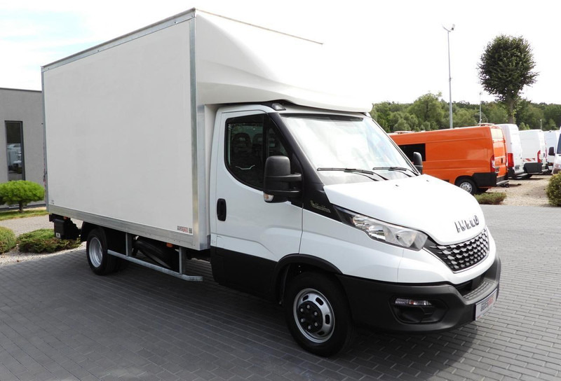 Iveco DAILY 35C16 KONTENER WINDA 8 PALET TEMPOMAT AUTOMAT HI-MATIC BLI - Furgoneta caja cerrada: foto 4 Iveco DAILY 35C16 KONTENER WINDA 8 PALET TEMPOMAT AUTOMAT HI-MATIC BLI - Furgoneta caja cerrada: foto 4