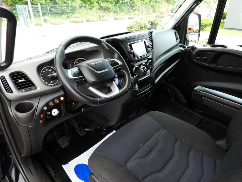 Iveco DAILY 35S18 KONTENER WINDA 8 PALET WEBASTO TEMPOMAT NAWIGACJA LE - Furgoneta caja cerrada: foto 2 Iveco DAILY 35S18 KONTENER WINDA 8 PALET WEBASTO TEMPOMAT NAWIGACJA LE - Furgoneta caja cerrada: foto 2