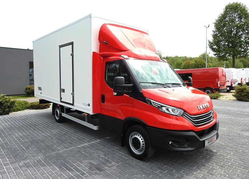 Iveco DAILY 35S18 NOWY KONTENER 10 PALET TEMPOMAT NAWIGACJA KLIMATYZAC - Furgoneta caja cerrada: foto 4 Iveco DAILY 35S18 NOWY KONTENER 10 PALET TEMPOMAT NAWIGACJA KLIMATYZAC - Furgoneta caja cerrada: foto 4