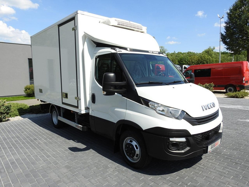 Iveco DAILY 50C15 CHŁODNIA KONTENER -5*C ZASILANIE 230V KLIMATYZACJA B - Camión frigorífico: foto 4 Iveco DAILY 50C15 CHŁODNIA KONTENER -5*C ZASILANIE 230V KLIMATYZACJA B - Camión frigorífico: foto 4
