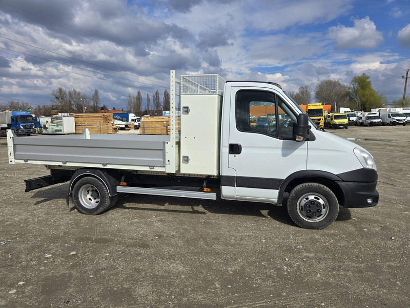 Iveco Daily 35 C 13 - Tipper + tool box - Furgoneta basculante: foto 4 Iveco Daily 35 C 13 - Tipper + tool box - Furgoneta basculante: foto 4