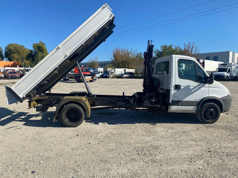Iveco Daily 65 C 18 - 3 sided Tipper + HIAB 033T Crane - Furgoneta basculante: foto 2 Iveco Daily 65 C 18 - 3 sided Tipper + HIAB 033T Crane - Furgoneta basculante: foto 2