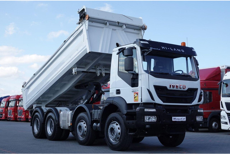 Iveco TRAKKER / 8x4 / WYWROTKA / HYDROBURTA / BORDMATIC / EURO 6 / ME - Camión volquete: foto 5 Iveco TRAKKER / 8x4 / WYWROTKA / HYDROBURTA / BORDMATIC / EURO 6 / ME - Camión volquete: foto 5